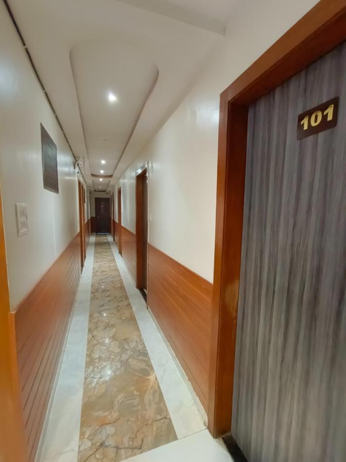 Hotel Time Gold Near Domestics Airport ムンバイ エクステリア 写真