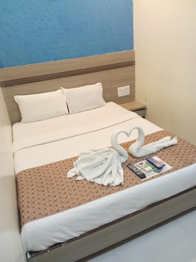 Hotel Time Gold Near Domestics Airport ムンバイ エクステリア 写真