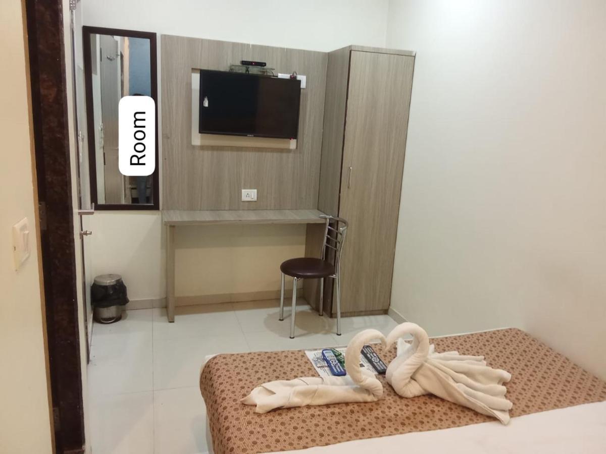 Hotel Time Gold Near Domestics Airport ムンバイ エクステリア 写真