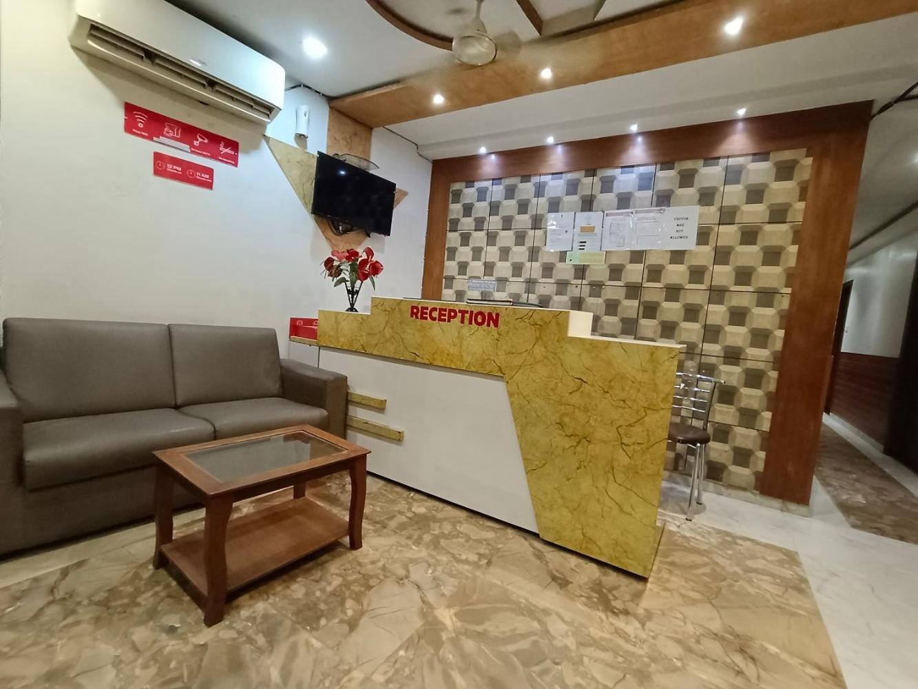 Hotel Time Gold Near Domestics Airport ムンバイ エクステリア 写真